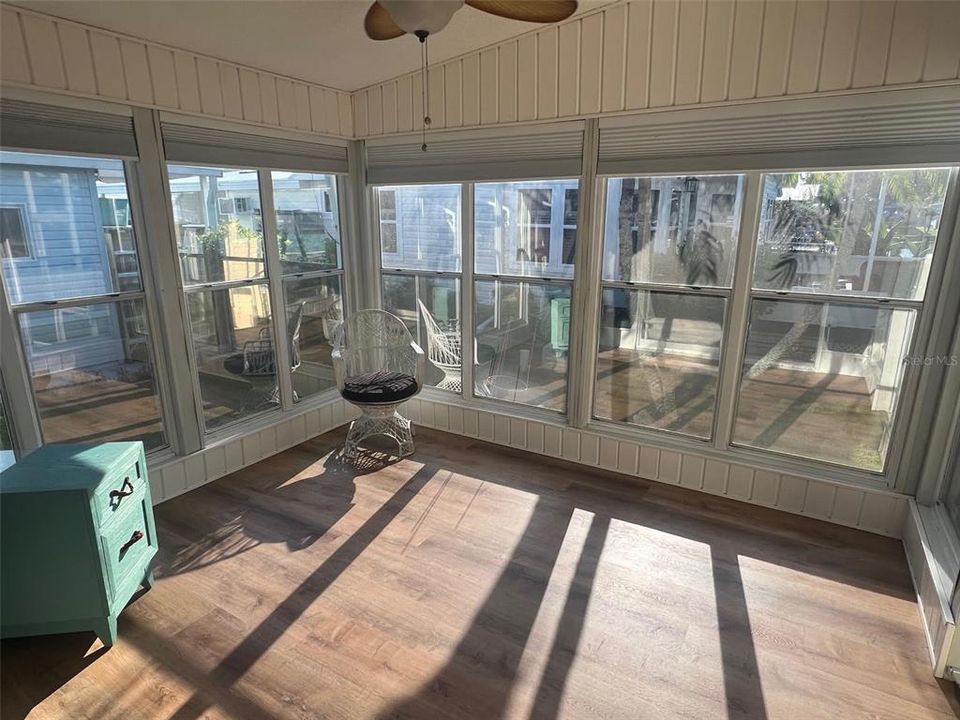 Active With Contract: $191,900 (2 beds, 2 baths, 1118 Square Feet)