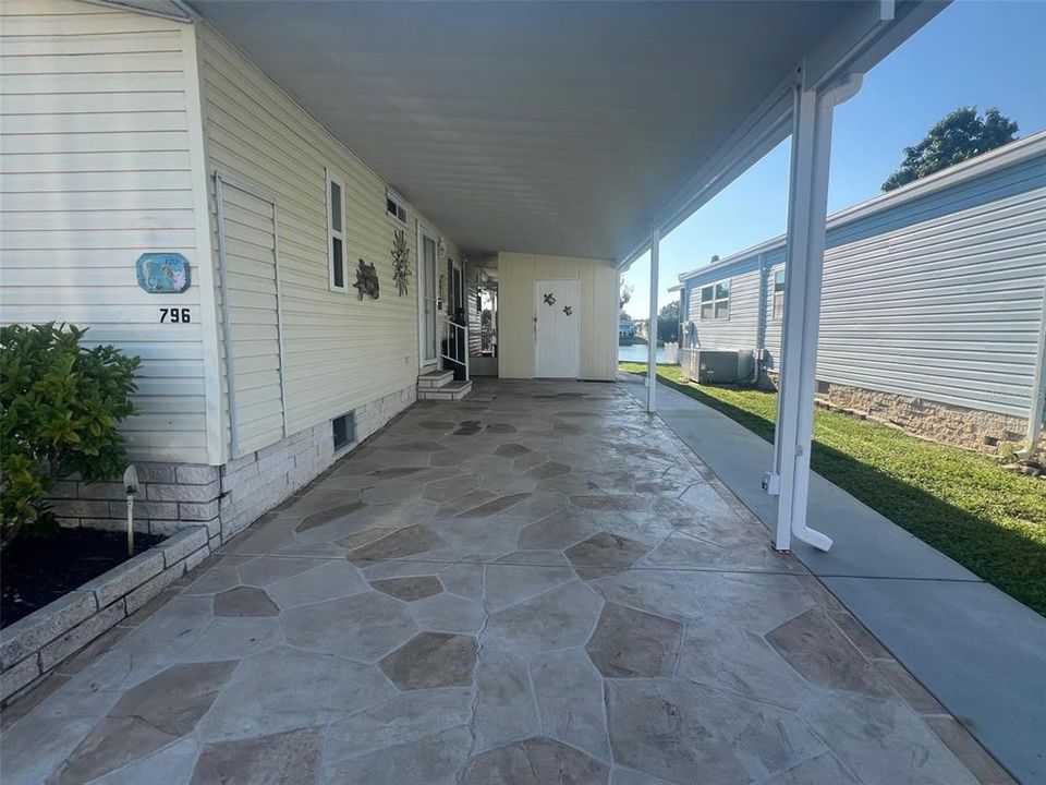 Active With Contract: $191,900 (2 beds, 2 baths, 1118 Square Feet)