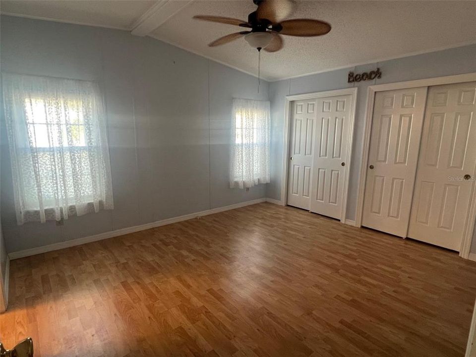 Active With Contract: $191,900 (2 beds, 2 baths, 1118 Square Feet)