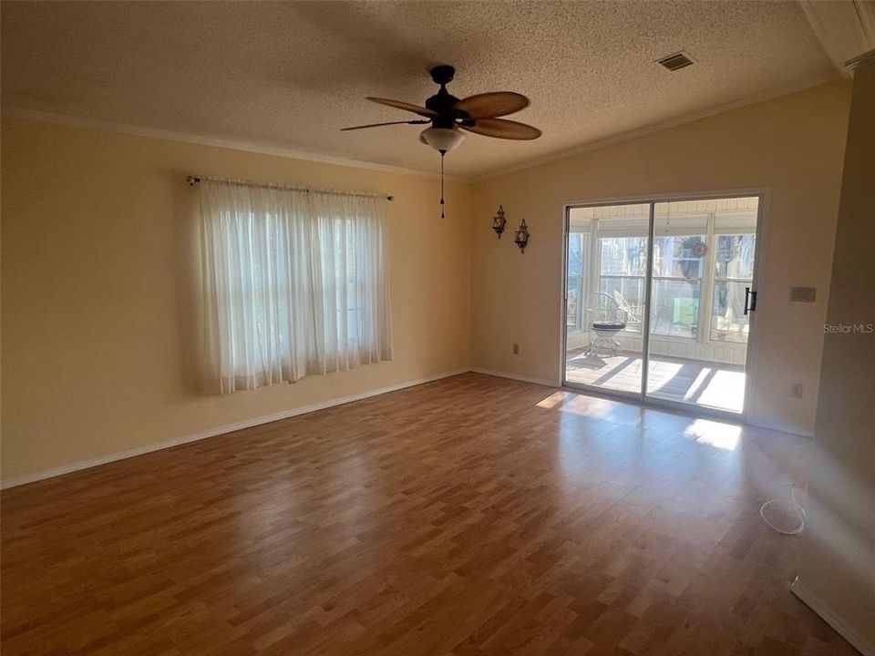 Active With Contract: $191,900 (2 beds, 2 baths, 1118 Square Feet)