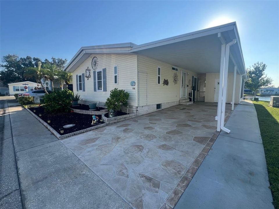 Active With Contract: $191,900 (2 beds, 2 baths, 1118 Square Feet)