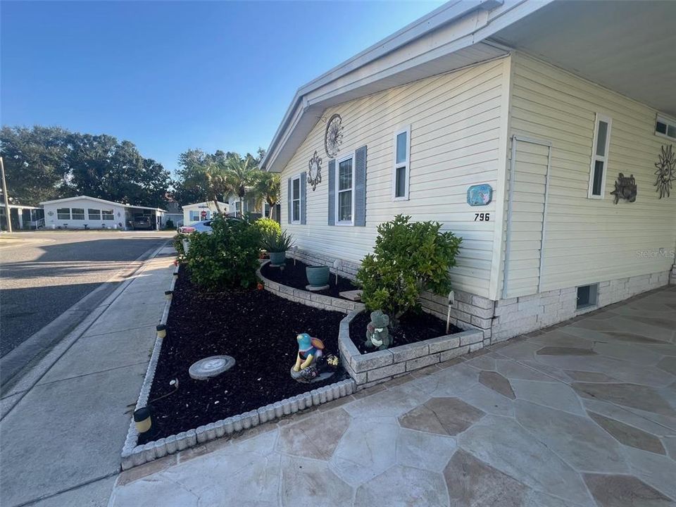 Active With Contract: $191,900 (2 beds, 2 baths, 1118 Square Feet)