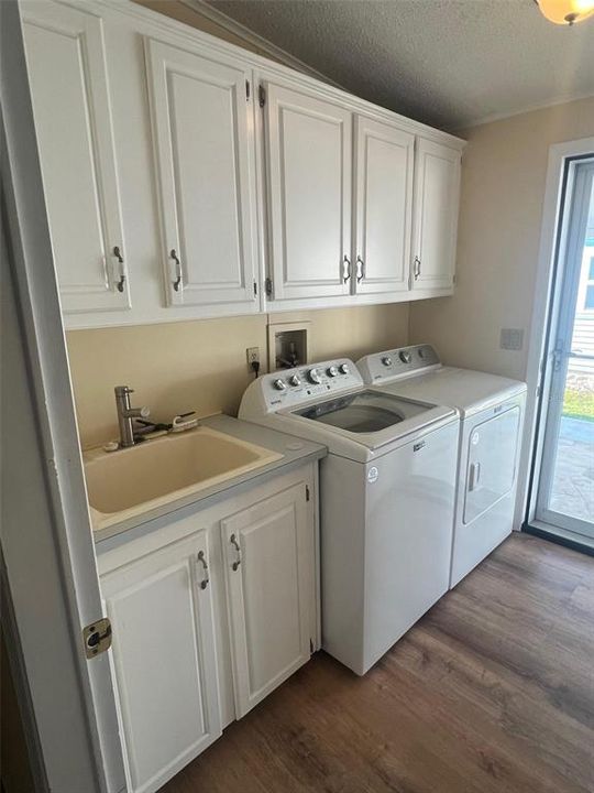 Active With Contract: $191,900 (2 beds, 2 baths, 1118 Square Feet)