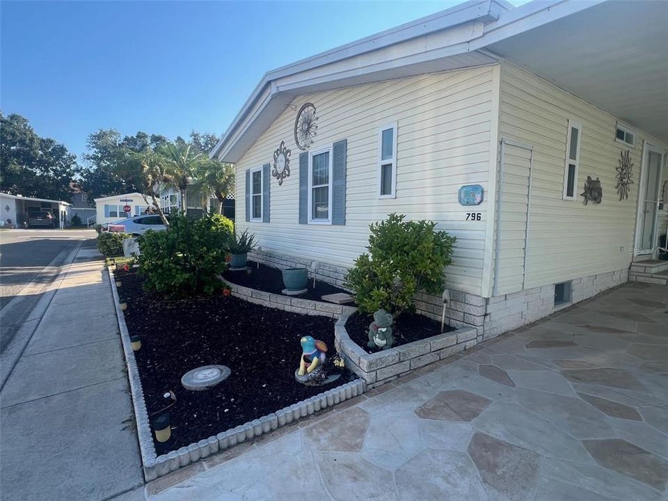 Active With Contract: $191,900 (2 beds, 2 baths, 1118 Square Feet)