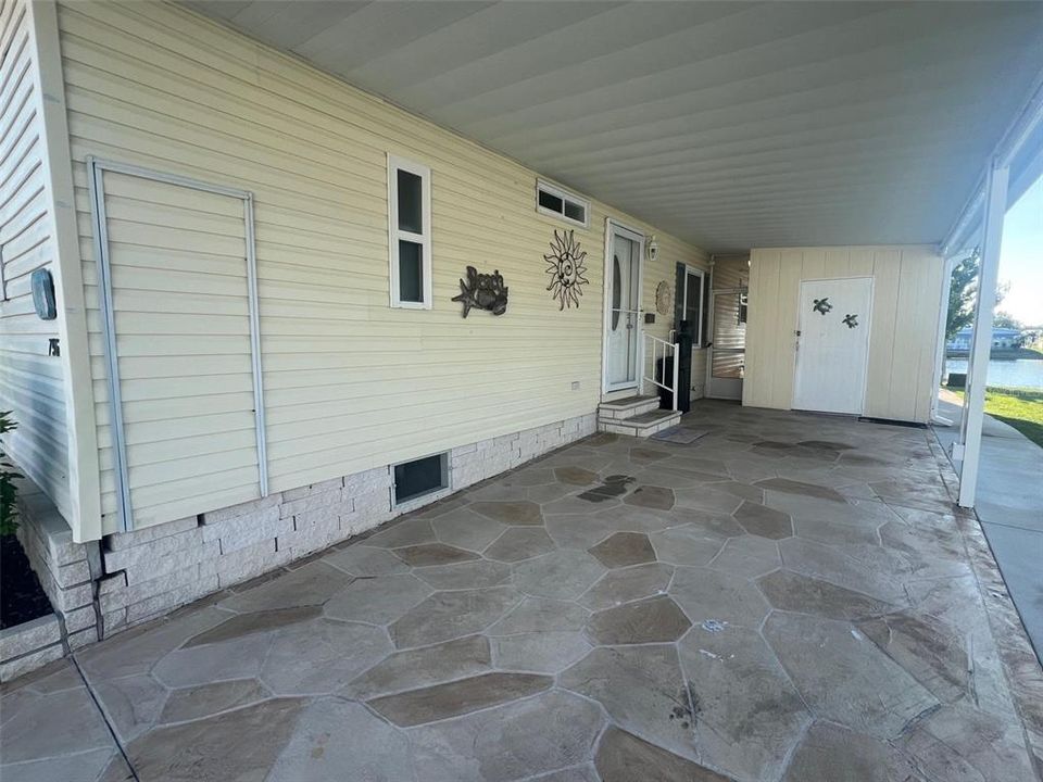 Active With Contract: $191,900 (2 beds, 2 baths, 1118 Square Feet)