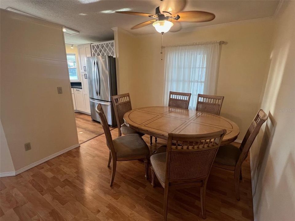 Active With Contract: $191,900 (2 beds, 2 baths, 1118 Square Feet)