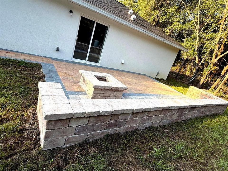 Activo con contrato: $220,000 (3 camas, 2 baños, 1181 Pies cuadrados)