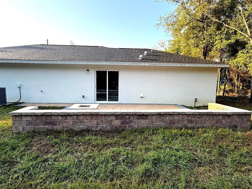 Activo con contrato: $220,000 (3 camas, 2 baños, 1181 Pies cuadrados)