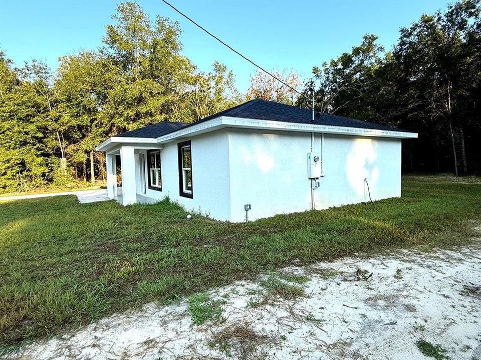 Activo con contrato: $220,000 (3 camas, 2 baños, 1181 Pies cuadrados)