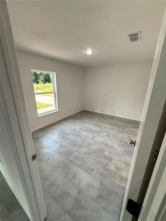 Activo con contrato: $220,000 (3 camas, 2 baños, 1181 Pies cuadrados)