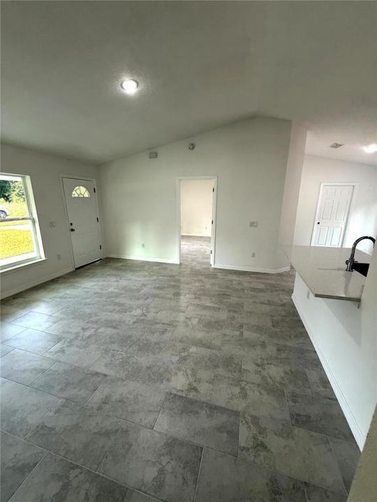 Activo con contrato: $220,000 (3 camas, 2 baños, 1181 Pies cuadrados)