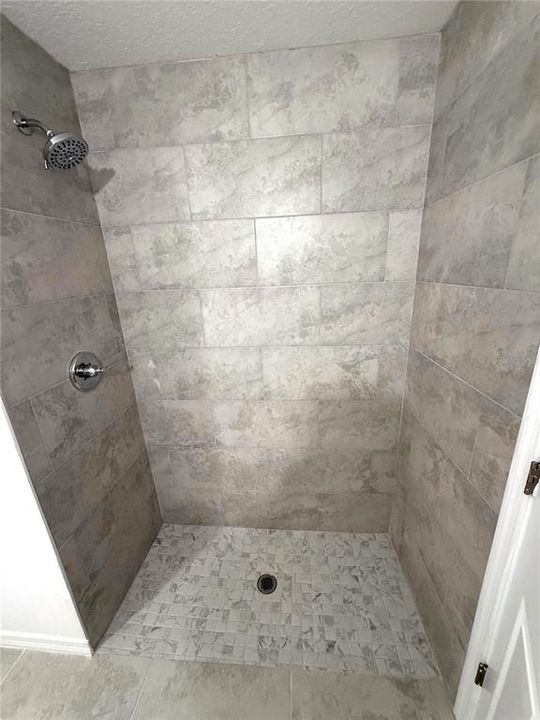 Activo con contrato: $220,000 (3 camas, 2 baños, 1181 Pies cuadrados)