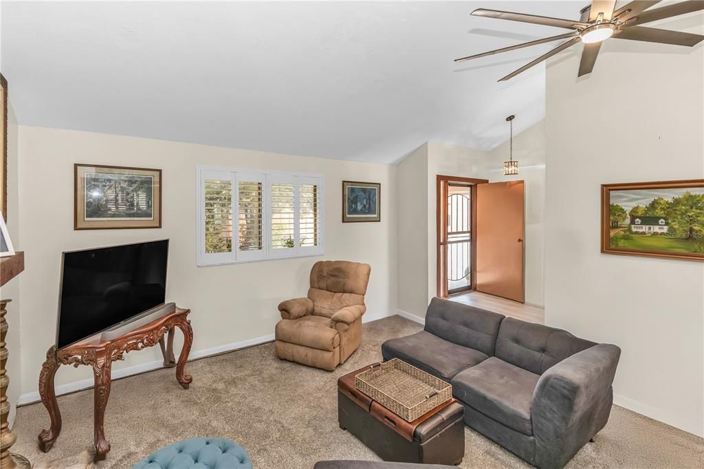 待售: $300,000 (3 贝兹, 2 浴室, 1451 平方英尺)