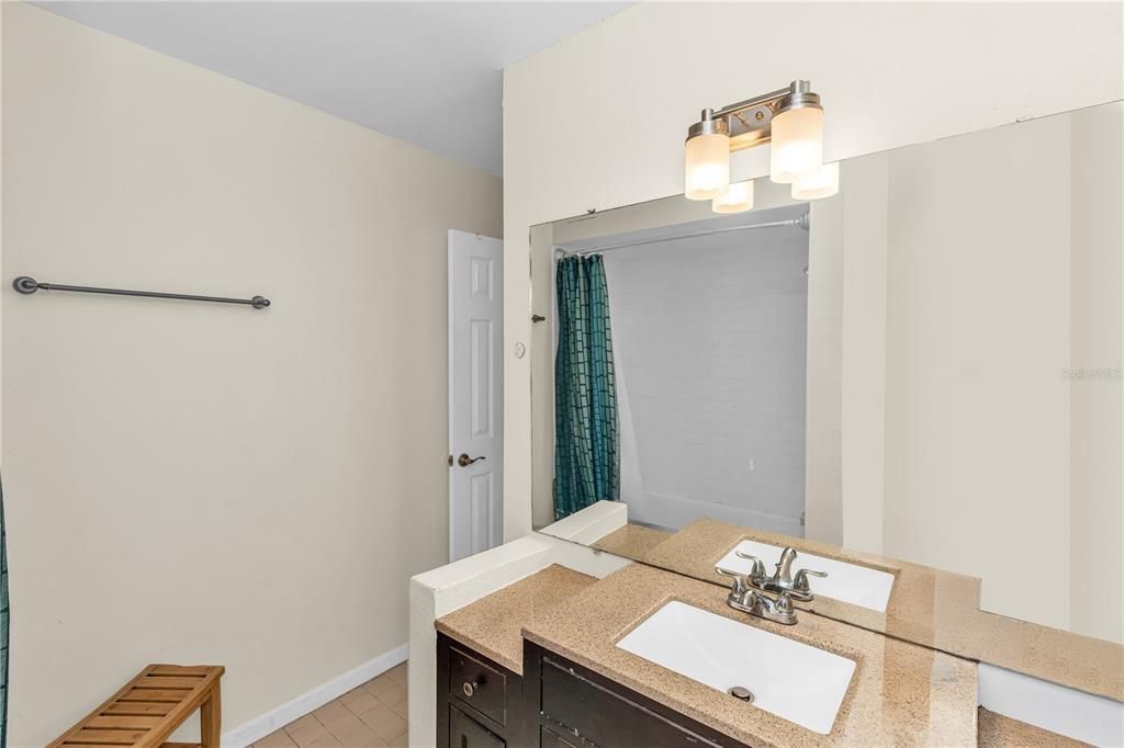 待售: $300,000 (3 贝兹, 2 浴室, 1451 平方英尺)