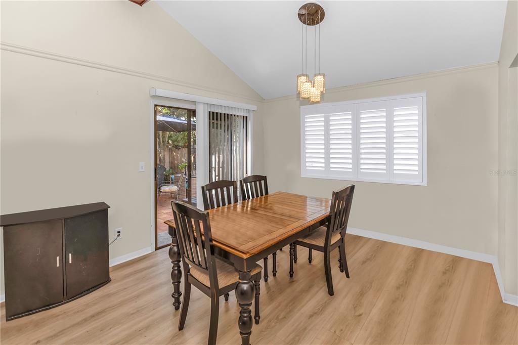 待售: $300,000 (3 贝兹, 2 浴室, 1451 平方英尺)