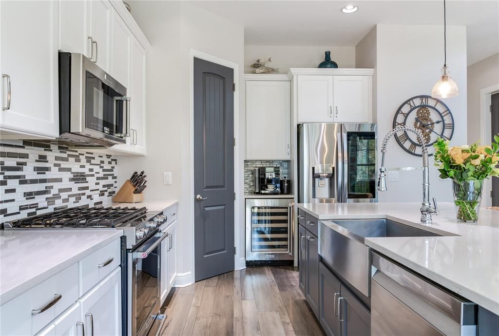 En Venta: $1,425,000 (3 camas, 3 baños, 2407 Pies cuadrados)