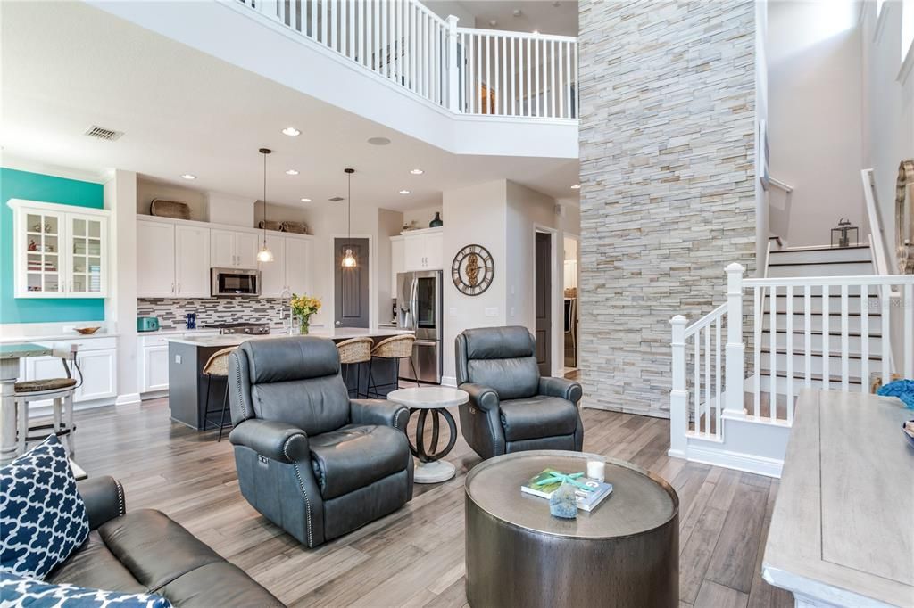 En Venta: $1,425,000 (3 camas, 3 baños, 2407 Pies cuadrados)