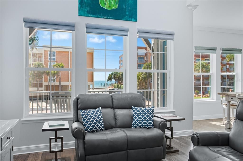 En Venta: $1,425,000 (3 camas, 3 baños, 2407 Pies cuadrados)