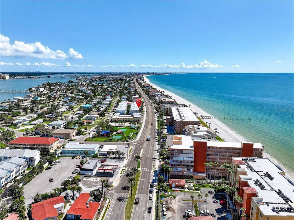 En Venta: $1,425,000 (3 camas, 3 baños, 2407 Pies cuadrados)