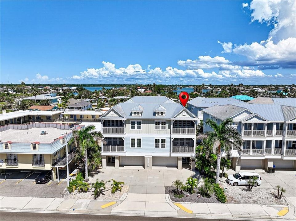 En Venta: $1,425,000 (3 camas, 3 baños, 2407 Pies cuadrados)