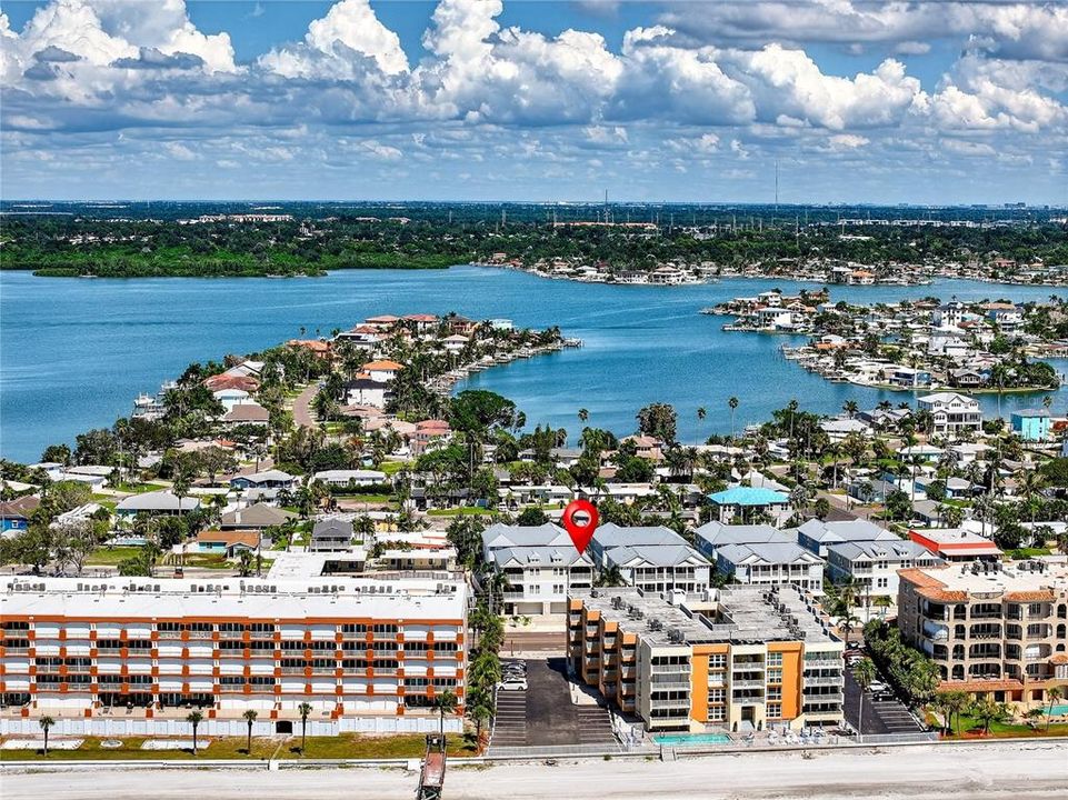 En Venta: $1,425,000 (3 camas, 3 baños, 2407 Pies cuadrados)