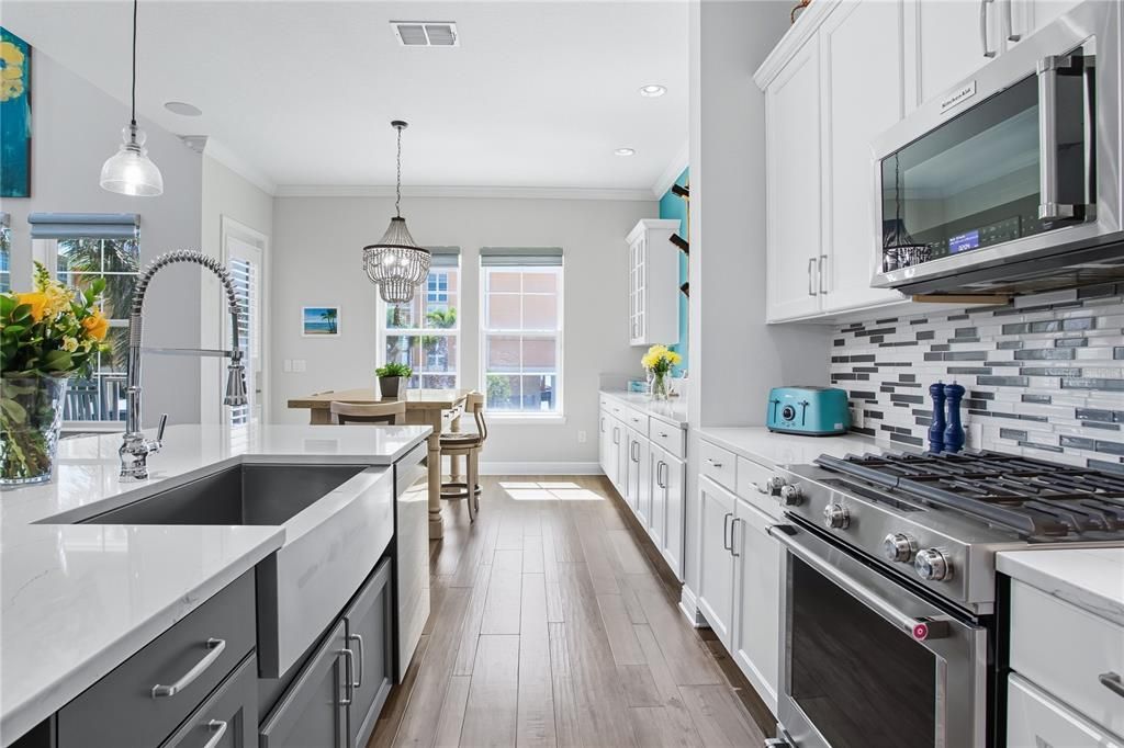 En Venta: $1,425,000 (3 camas, 3 baños, 2407 Pies cuadrados)