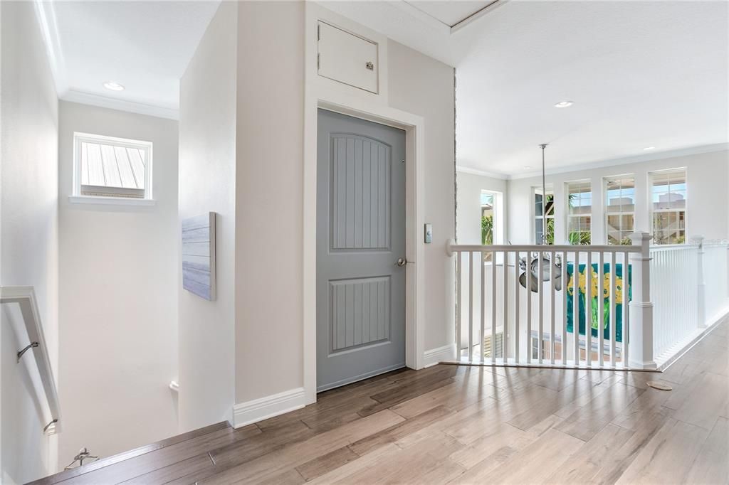 En Venta: $1,425,000 (3 camas, 3 baños, 2407 Pies cuadrados)