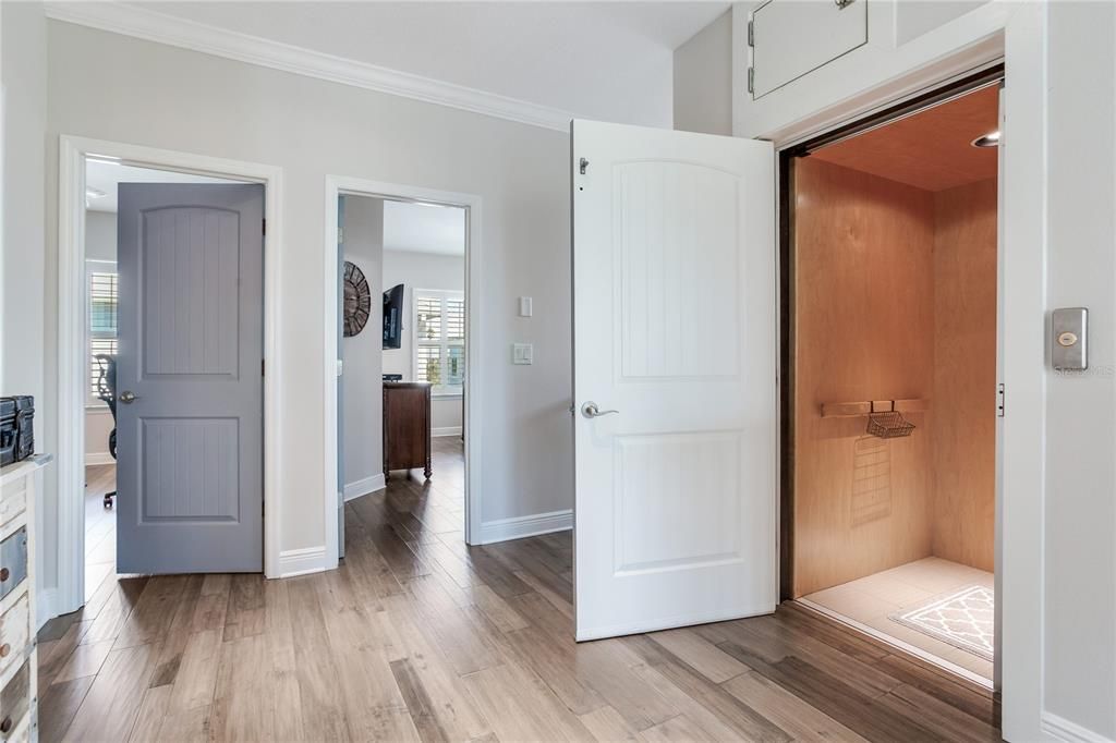 En Venta: $1,425,000 (3 camas, 3 baños, 2407 Pies cuadrados)