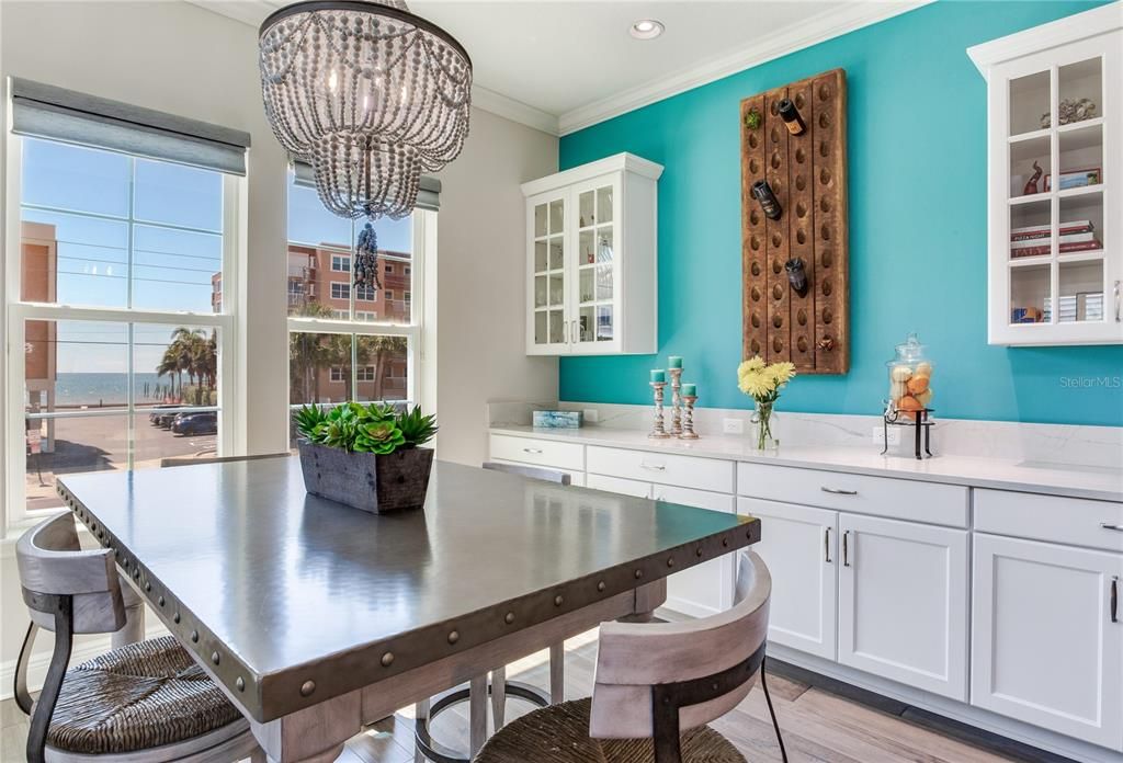 En Venta: $1,425,000 (3 camas, 3 baños, 2407 Pies cuadrados)