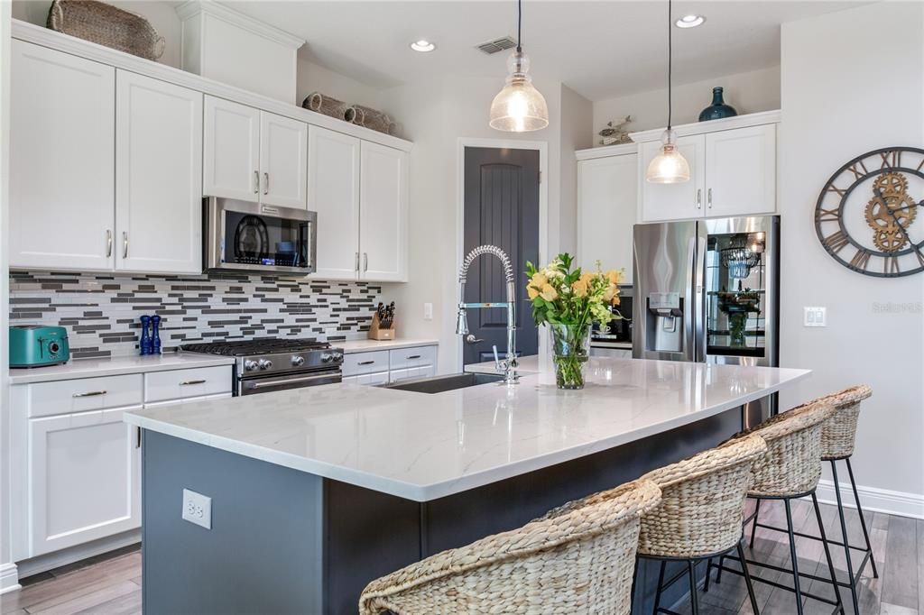 En Venta: $1,425,000 (3 camas, 3 baños, 2407 Pies cuadrados)