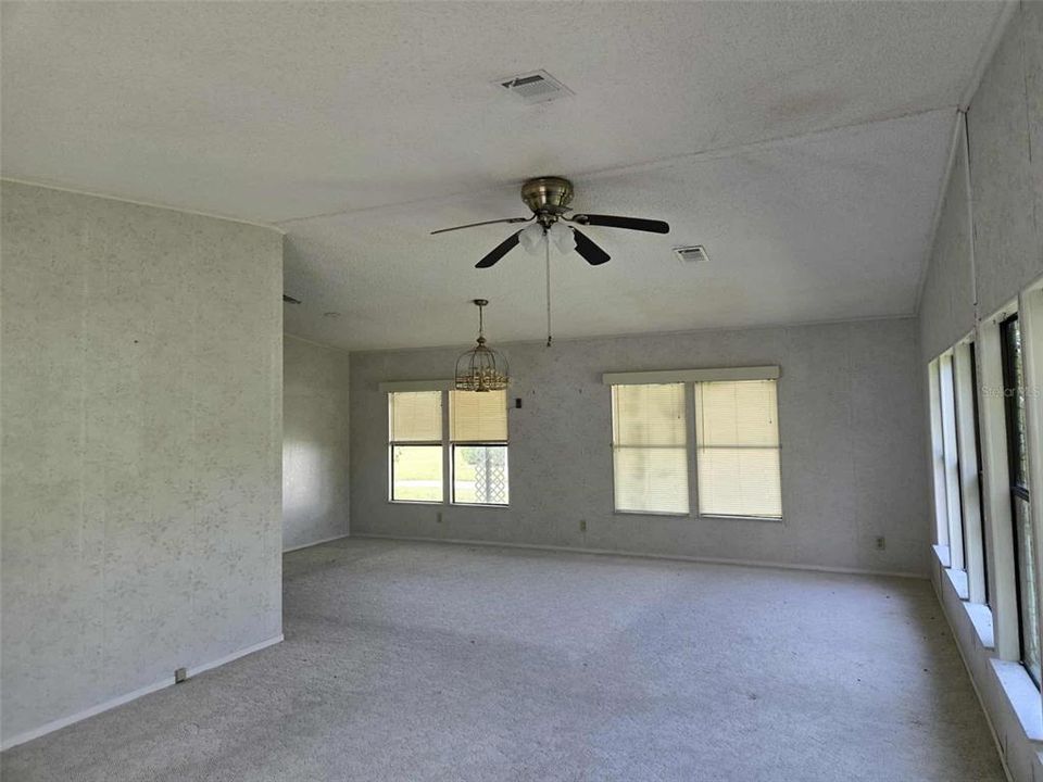 待售: $130,500 (2 贝兹, 2 浴室, 1626 平方英尺)