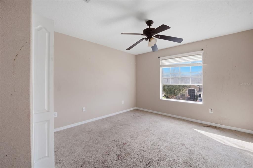 Active With Contract: $325,000 (5 beds, 3 baths, 3305 Square Feet)