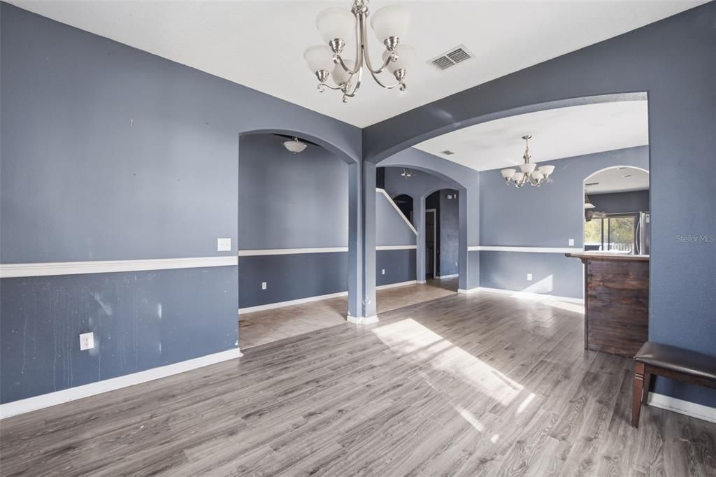 Active With Contract: $325,000 (5 beds, 3 baths, 3305 Square Feet)