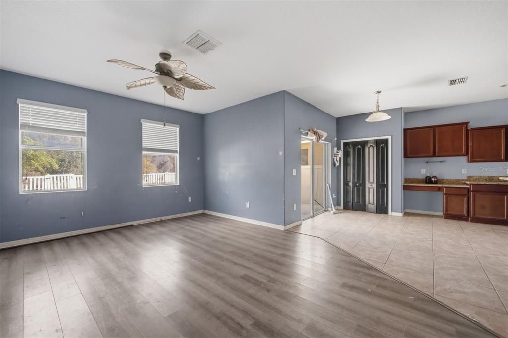 Active With Contract: $325,000 (5 beds, 3 baths, 3305 Square Feet)