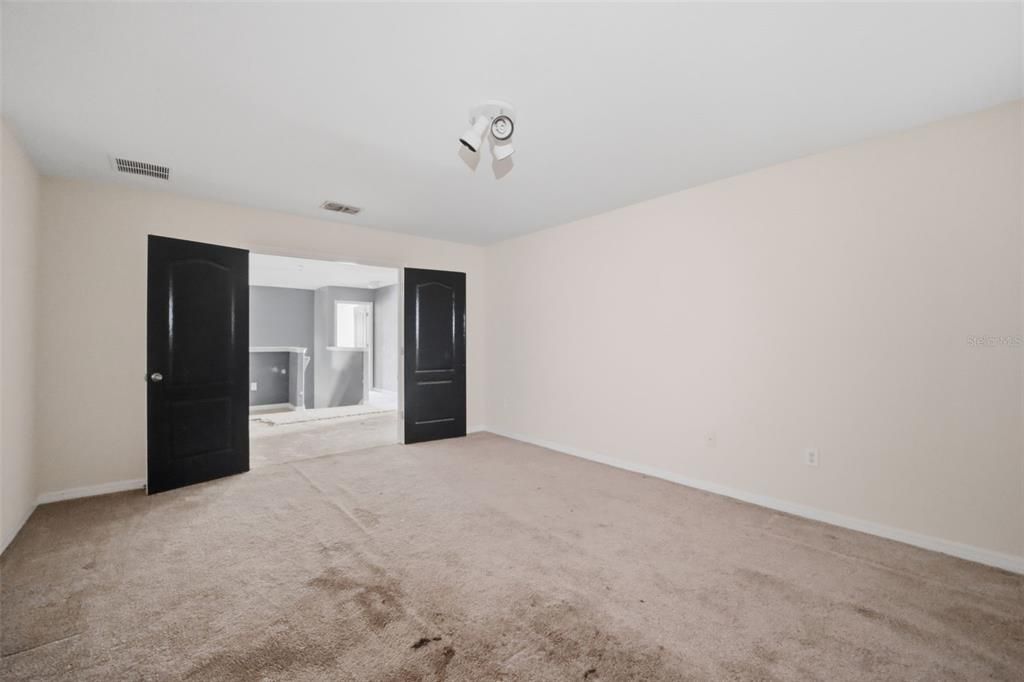 Active With Contract: $325,000 (5 beds, 3 baths, 3305 Square Feet)