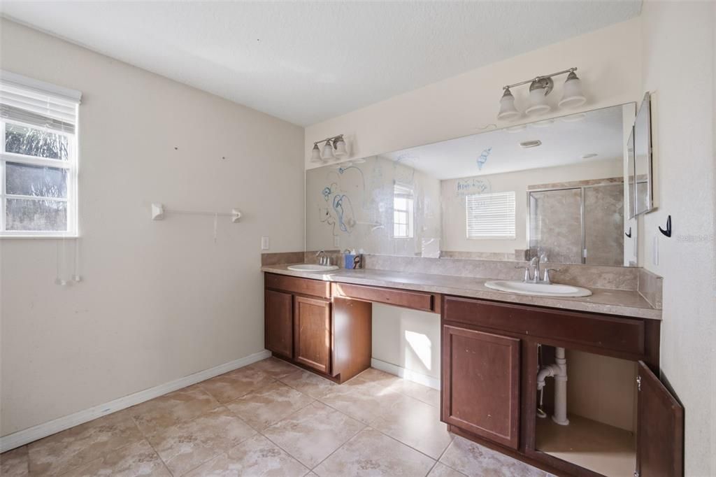 Active With Contract: $325,000 (5 beds, 3 baths, 3305 Square Feet)