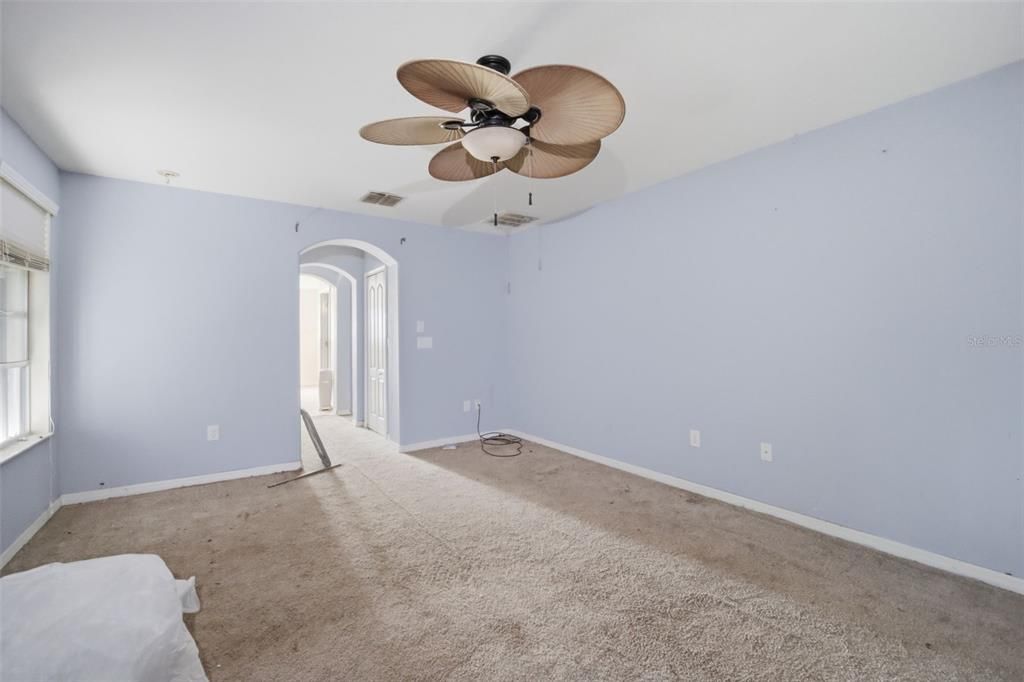 Active With Contract: $325,000 (5 beds, 3 baths, 3305 Square Feet)