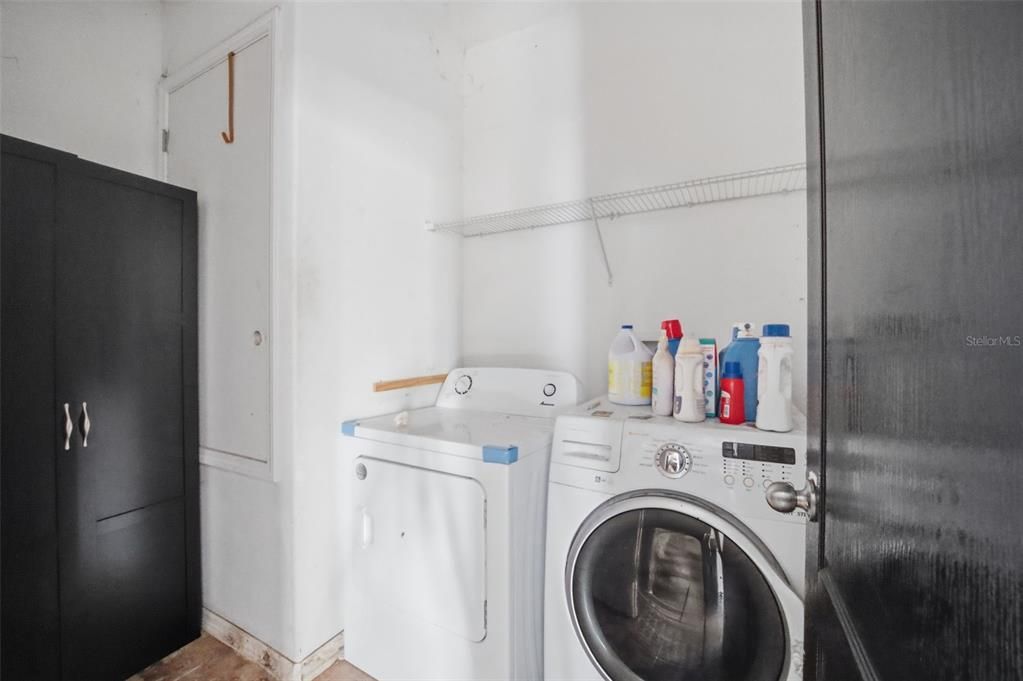 Active With Contract: $325,000 (5 beds, 3 baths, 3305 Square Feet)