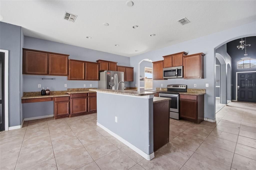 Active With Contract: $325,000 (5 beds, 3 baths, 3305 Square Feet)