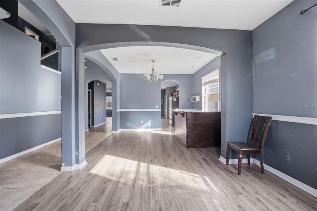 Active With Contract: $325,000 (5 beds, 3 baths, 3305 Square Feet)