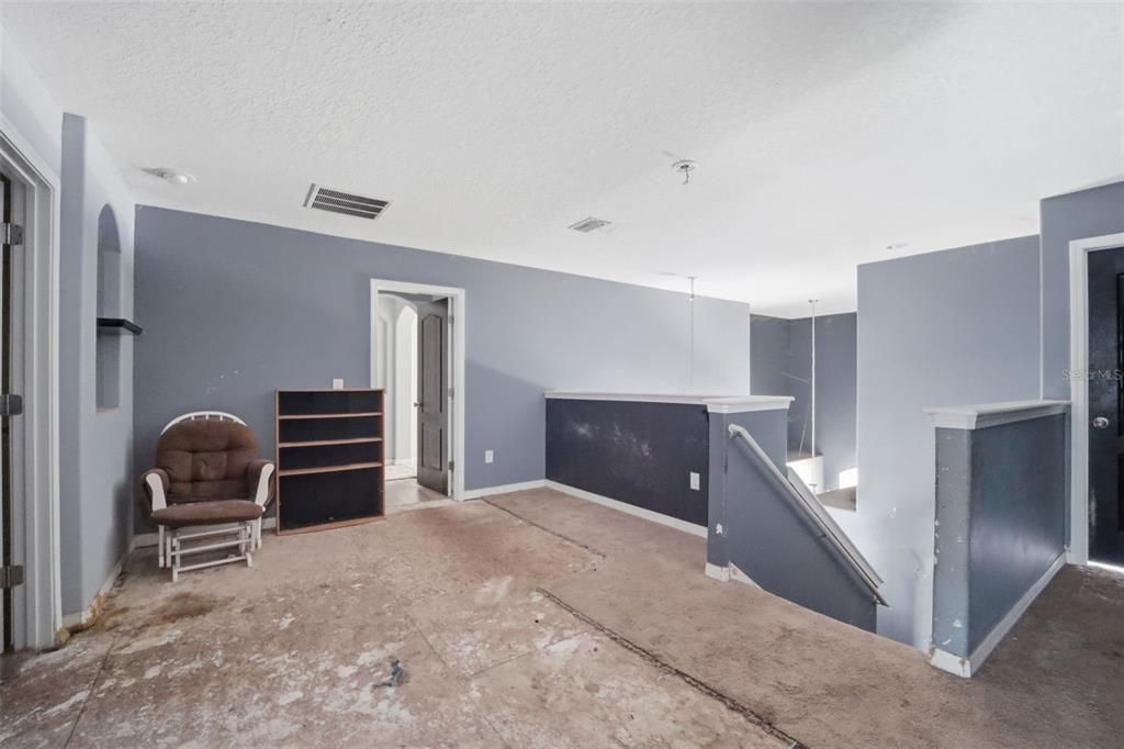 Active With Contract: $325,000 (5 beds, 3 baths, 3305 Square Feet)