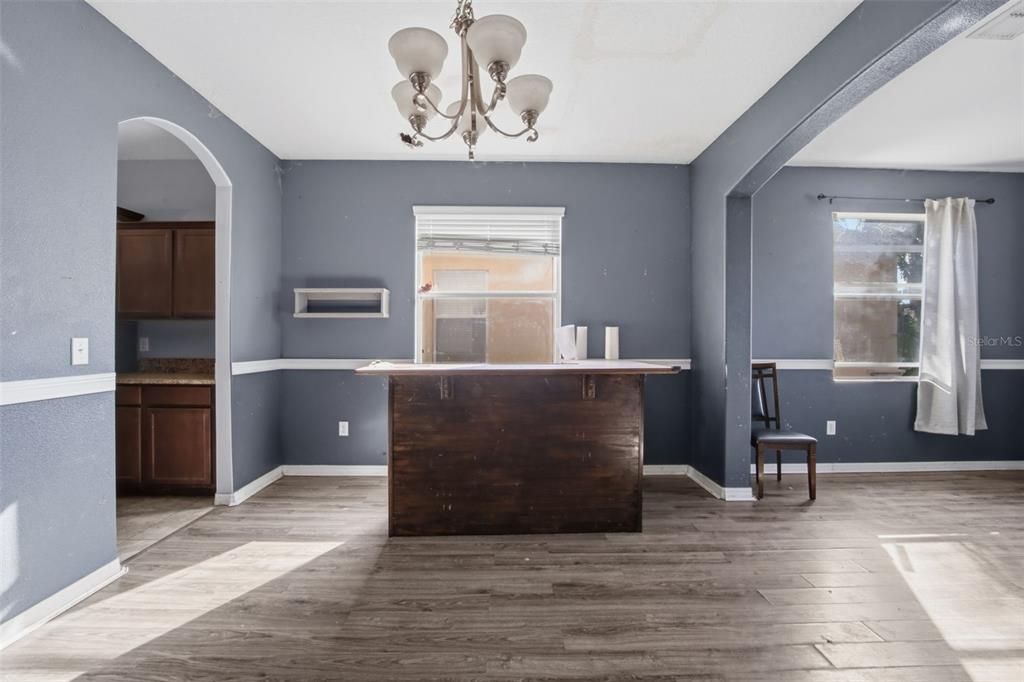 Active With Contract: $325,000 (5 beds, 3 baths, 3305 Square Feet)