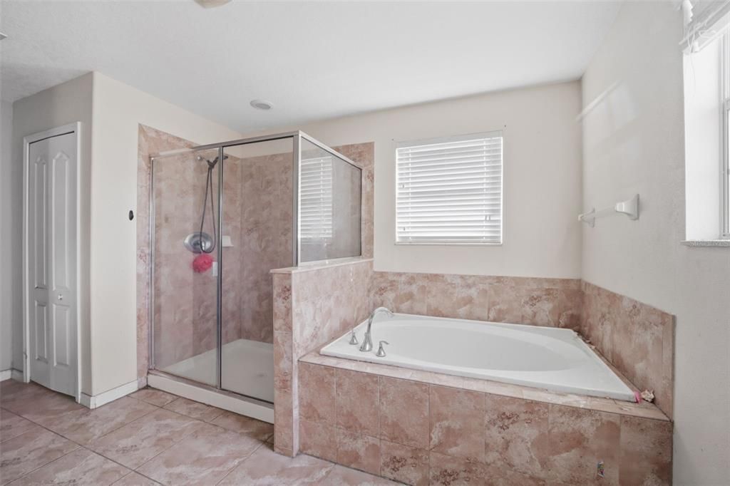 Active With Contract: $325,000 (5 beds, 3 baths, 3305 Square Feet)