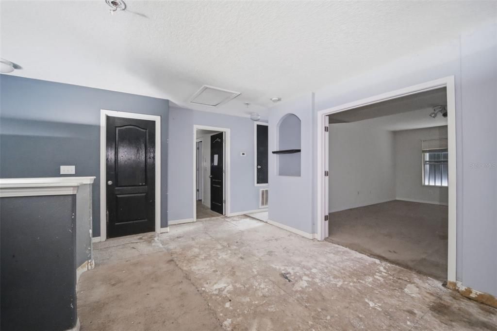 Active With Contract: $325,000 (5 beds, 3 baths, 3305 Square Feet)