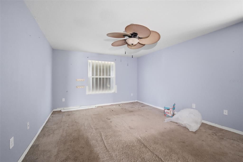 Active With Contract: $325,000 (5 beds, 3 baths, 3305 Square Feet)