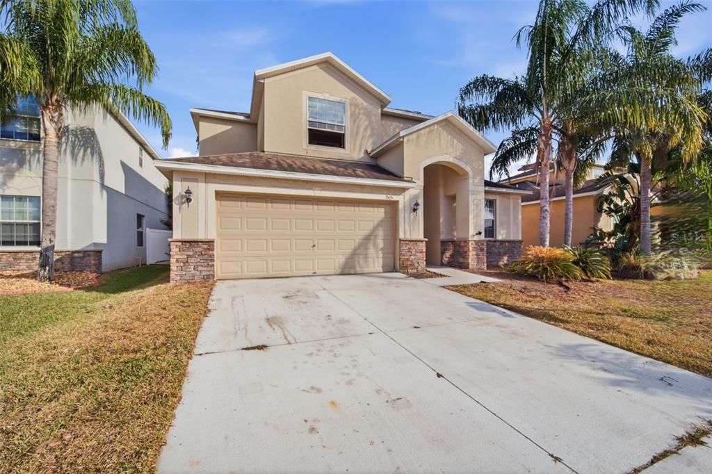 Active With Contract: $325,000 (5 beds, 3 baths, 3305 Square Feet)