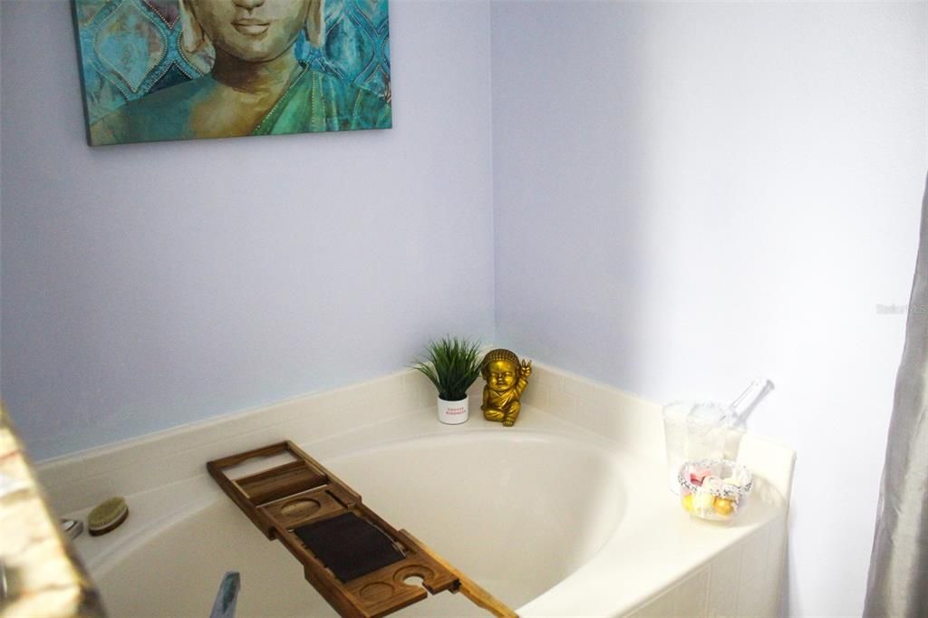 For Rent: $2,550 (3 beds, 2 baths, 1632 Square Feet)