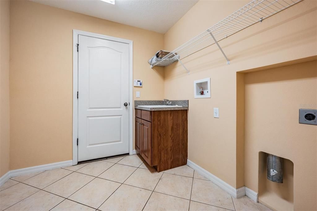 En Venta: $675,000 (5 camas, 3 baños, 4146 Pies cuadrados)