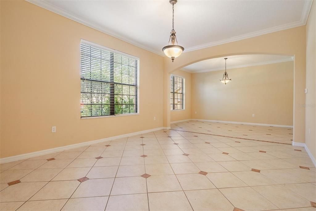 En Venta: $675,000 (5 camas, 3 baños, 4146 Pies cuadrados)