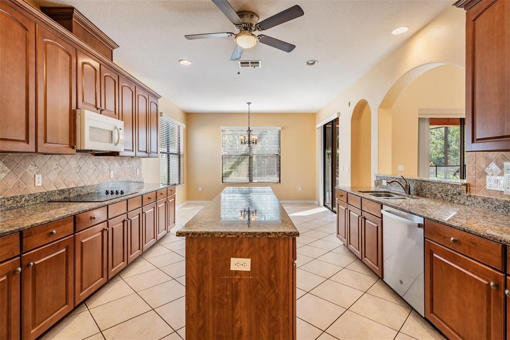 En Venta: $675,000 (5 camas, 3 baños, 4146 Pies cuadrados)